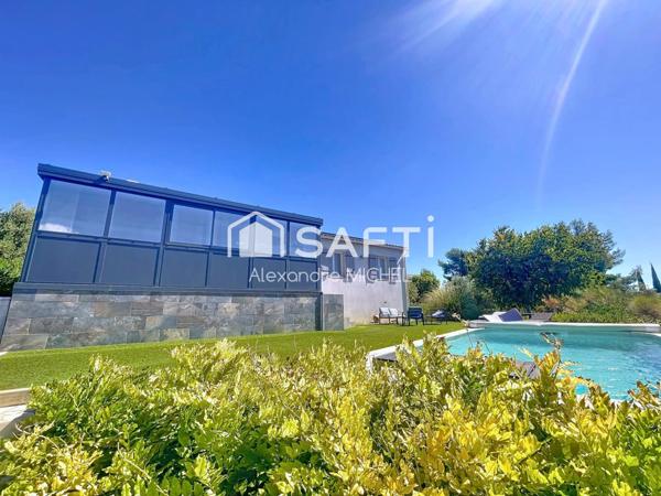 Maison contemporaine RT 2012 avec garage