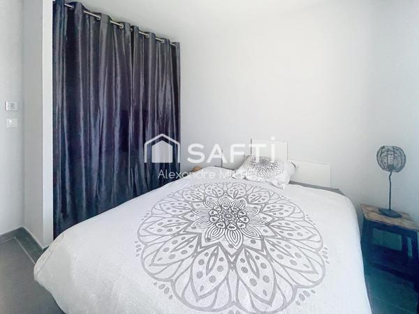 Maison contemporaine RT 2012 avec garage