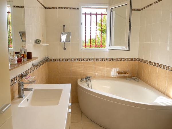 PAVILLON DE PLAIN PIED de 117 m2 / quartier RESIDENTIEL MIREBEAU