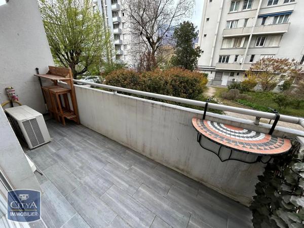 Appartement à louer 4 pièces 68.28m² Grenoble (38100)