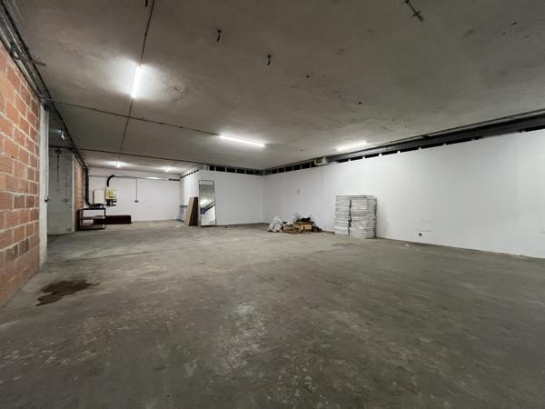 ESPACE DE STOCKAGE / PROCHE A621 ET HYPER CENTRE