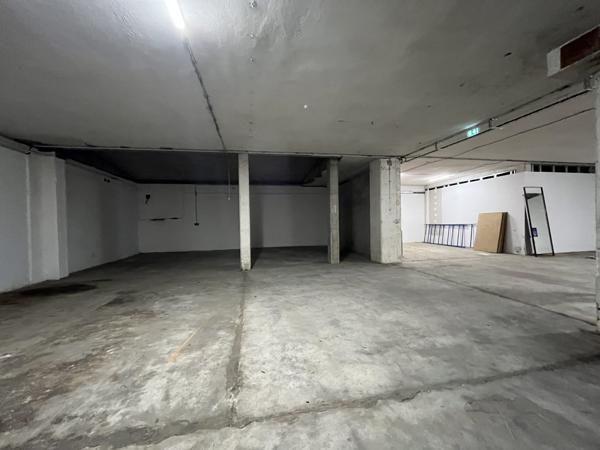 ESPACE DE STOCKAGE / PROCHE A621 ET HYPER CENTRE