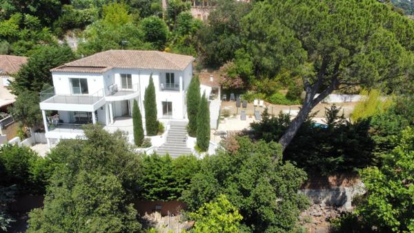 A louer à Marseille 13012 - Maison de grand standing avec jardin, piscine et garage