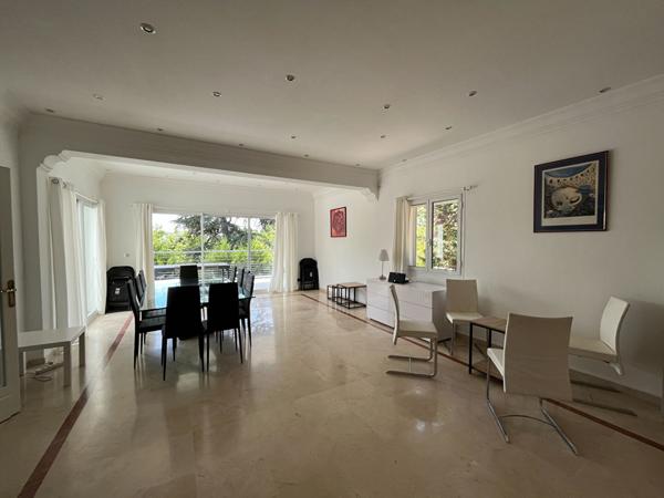 A louer à Marseille 13012 - Maison de grand standing avec jardin, piscine et garage