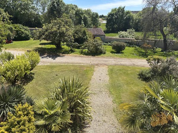 Logis charentais d'une belle présence Saint-Jean-d'Angély (17400)