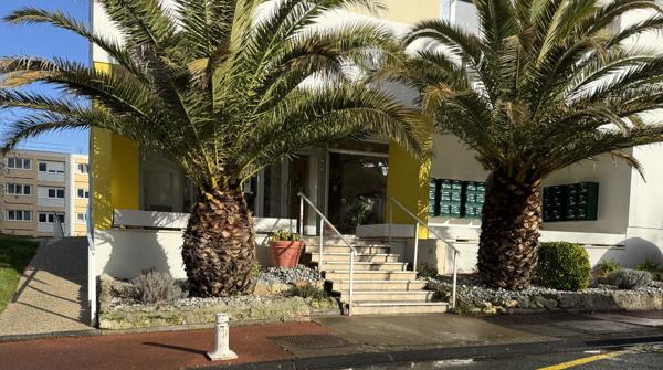 Vente
                Appartement79 m² - 4 Pièces -
                    ROYAN (17200)