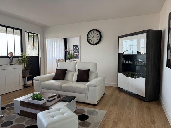 Vente
                Appartement79 m² - 4 Pièces -
                    ROYAN (17200)