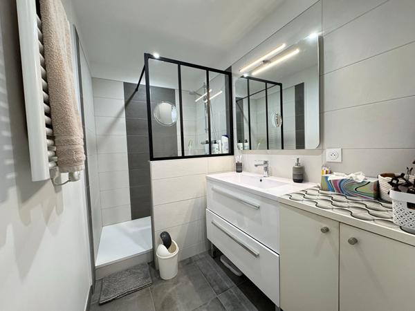 Vente
                Appartement79 m² - 4 Pièces -
                    ROYAN (17200)