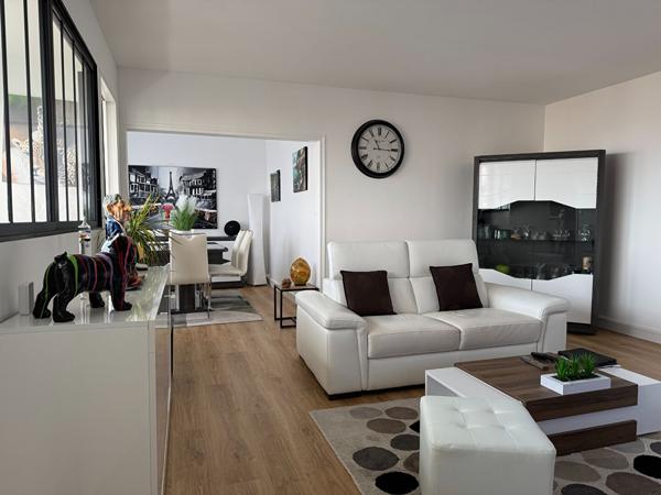 Vente
                Appartement79 m² - 4 Pièces -
                    ROYAN (17200)