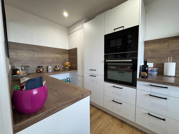Vente
                Appartement79 m² - 4 Pièces -
                    ROYAN (17200)