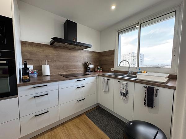 Vente
                Appartement79 m² - 4 Pièces -
                    ROYAN (17200)
