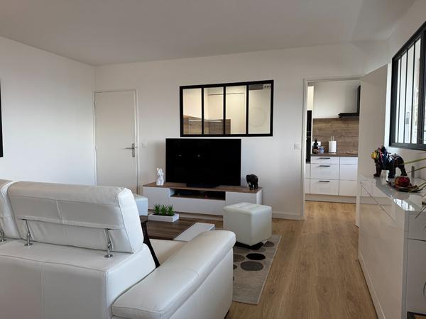Vente
                Appartement79 m² - 4 Pièces -
                    ROYAN (17200)