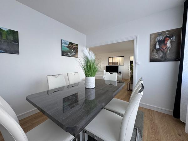 Vente
                Appartement79 m² - 4 Pièces -
                    ROYAN (17200)