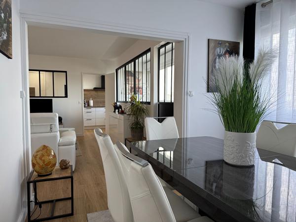 Vente
                Appartement79 m² - 4 Pièces -
                    ROYAN (17200)