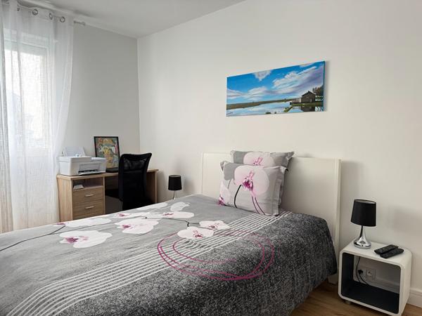 Vente
                Appartement79 m² - 4 Pièces -
                    ROYAN (17200)