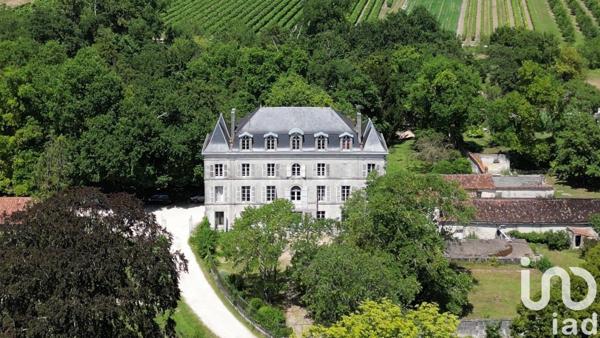 Château 16 pièces de 480 m² à Segonzac (16130)