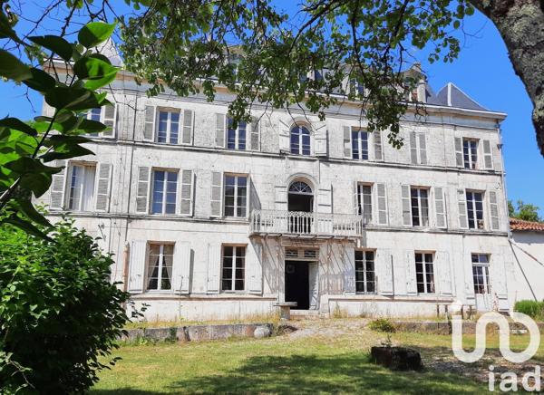 Château 16 pièces de 480 m² à Segonzac (16130)