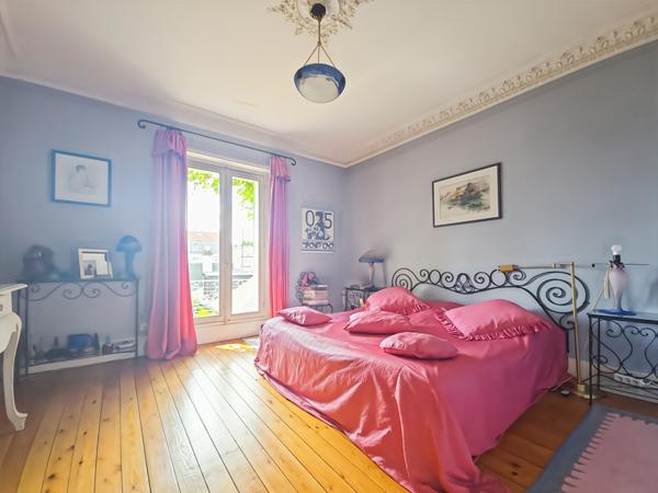 Propriété 290 m² habitables et maison de gardien -1530 m² de terrain -