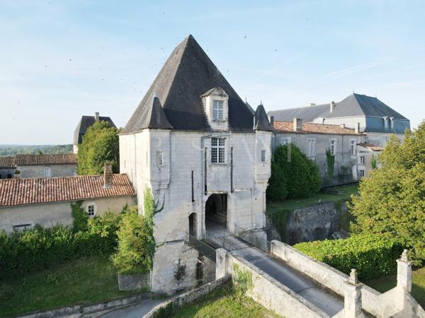 Chateau XVI, le berceau de Talleyrand-Perigord, CHALAIS