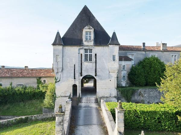 Chateau XVI, le berceau de Talleyrand-Perigord, CHALAIS
