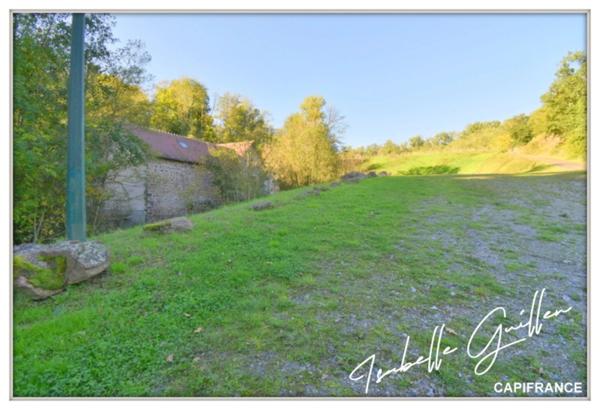 Propriéte à vendre 3 pièces NERIS LES BAINS (03) Grande maison isolée