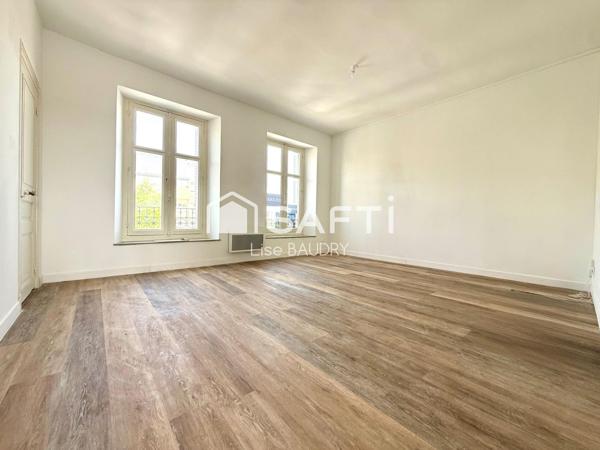 DUPLEX LUMINEUX SURPLOMBANT LE CENTRE DE FONTENAY-LE-COMTE