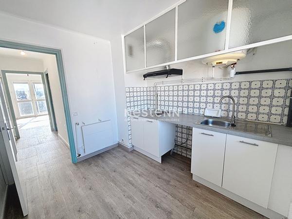 PERPIGNAN SUD Grand studio modern avec parking fermé, traversant, 31.47 m2