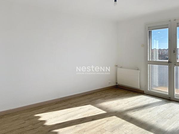 PERPIGNAN SUD Grand studio modern avec parking fermé, traversant, 31.47 m2