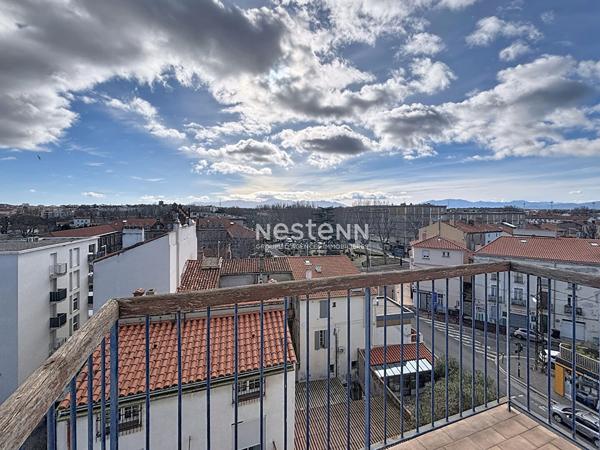 PERPIGNAN SUD Grand studio modern avec parking fermé, traversant, 31.47 m2