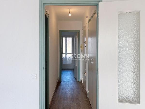 PERPIGNAN SUD Grand studio modern avec parking fermé, traversant, 31.47 m2