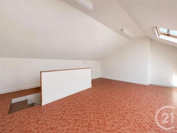 Maison à vendre  5 pièces - 117 m 2   LE MESNIL ST DENIS  - 78