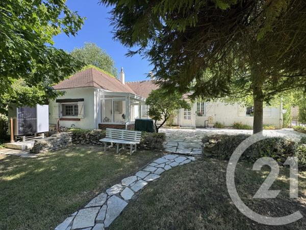 Maison à vendre  5 pièces - 117 m 2   LE MESNIL ST DENIS  - 78