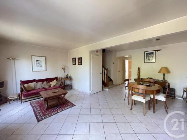 Maison à vendre  5 pièces - 117 m 2   LE MESNIL ST DENIS  - 78