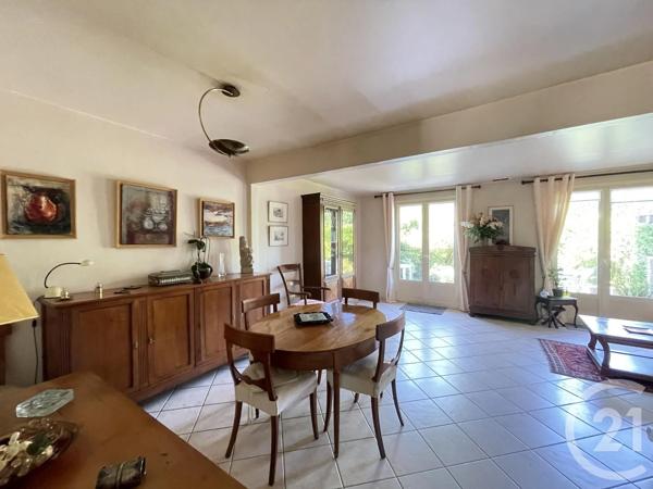 Maison à vendre  5 pièces - 117 m 2   LE MESNIL ST DENIS  - 78
