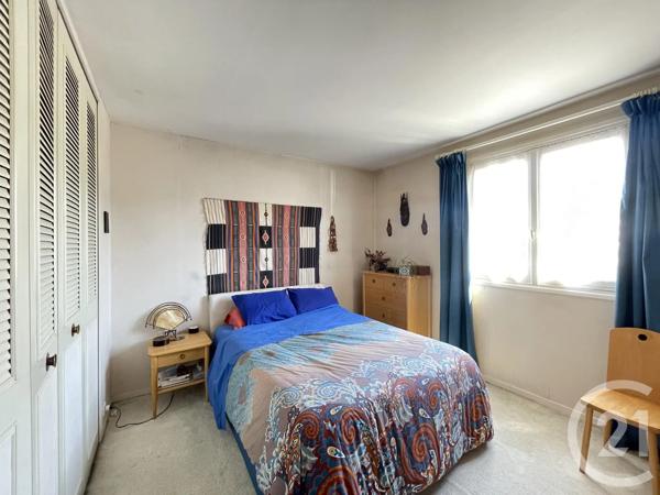 Maison à vendre  5 pièces - 117 m 2   LE MESNIL ST DENIS  - 78