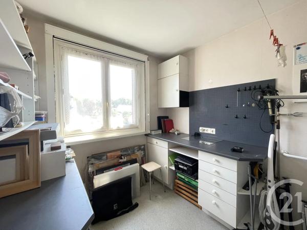 Maison à vendre  5 pièces - 117 m 2   LE MESNIL ST DENIS  - 78