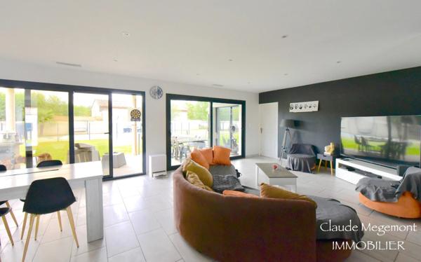 SUPERBE MAISON CONTEMPORAINE AVEC PISCINE SUR GRAND TERRAIN