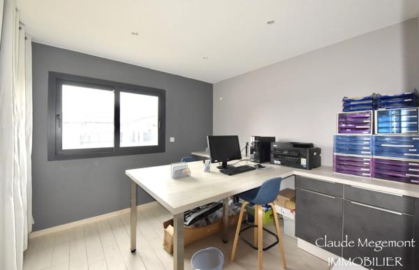 SUPERBE MAISON CONTEMPORAINE AVEC PISCINE SUR GRAND TERRAIN