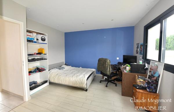 SUPERBE MAISON CONTEMPORAINE AVEC PISCINE SUR GRAND TERRAIN