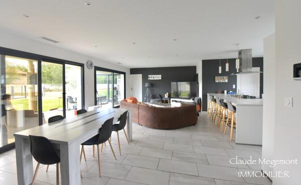 SUPERBE MAISON CONTEMPORAINE AVEC PISCINE SUR GRAND TERRAIN