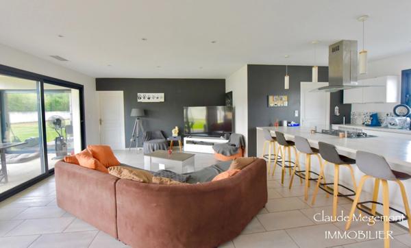 SUPERBE MAISON CONTEMPORAINE AVEC PISCINE SUR GRAND TERRAIN