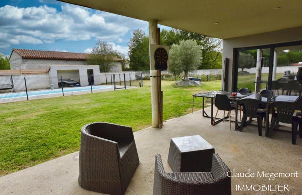 SUPERBE MAISON CONTEMPORAINE AVEC PISCINE SUR GRAND TERRAIN