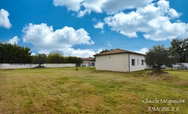 SUPERBE MAISON CONTEMPORAINE AVEC PISCINE SUR GRAND TERRAIN