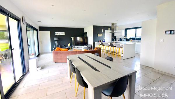 SUPERBE MAISON CONTEMPORAINE AVEC PISCINE SUR GRAND TERRAIN