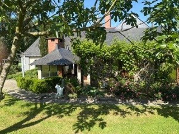 LA BACONNIÈRE Maison atypique en parfait état