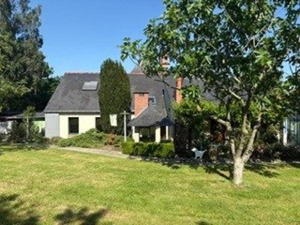 LA BACONNIÈRE Maison atypique en parfait état