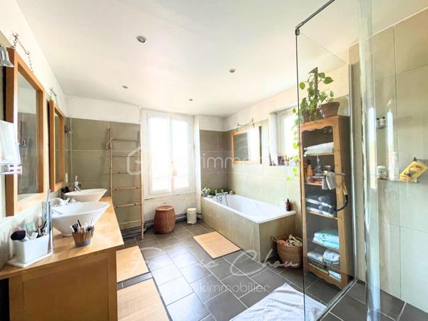 Maison de village de 218 m²