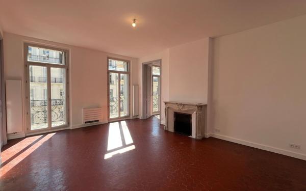 Appartement à louer    8 pièces • 188,15 m2 Toulon