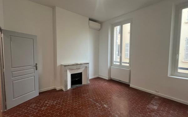 Appartement à louer    8 pièces • 188,15 m2 Toulon