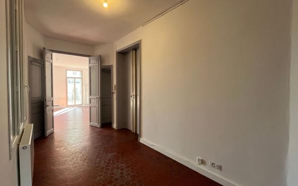 Appartement à louer    8 pièces • 188,15 m2 Toulon